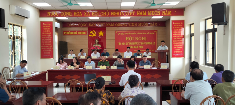 Hội nghị tiếp xúc cư tri của đại biểu HĐND phường Hà Trung trước kỳ họp thường lệ giữa năm 2024.