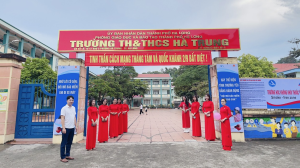 Trường TH & THCS Hà Trung đã tổ chức tựu trường cho học sinh lớp 1