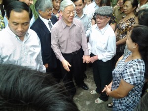 Trong chuyến thăm và làm việc với tỉnh Quảng Ninh, Tổng Bí thư Nguyễn Phú Trọng đã gặp mặt cán bộ, công nhân, người lao động và Nhân dân phường Hà Trung.